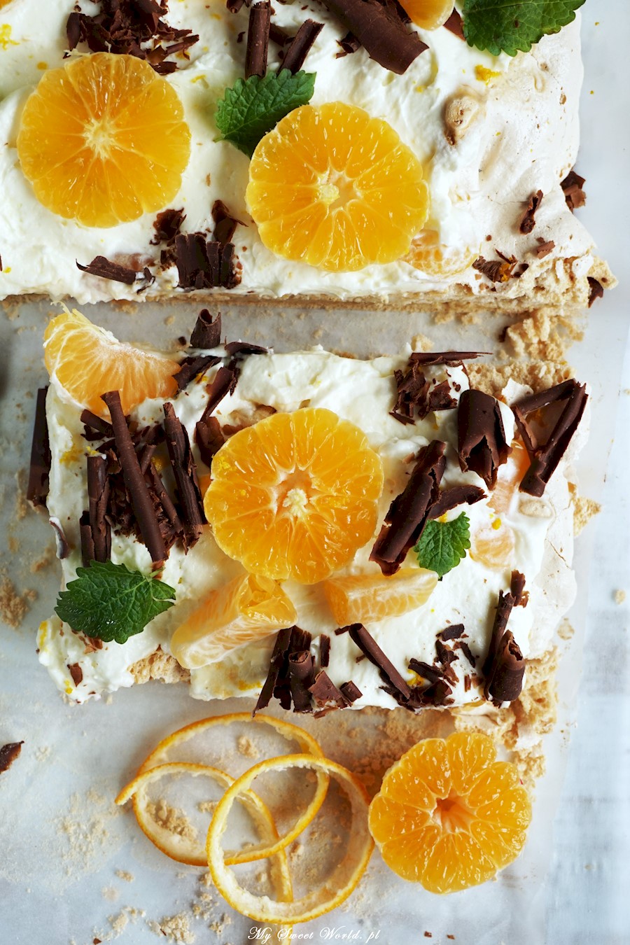 Ciasto bezowe z kremem budyniowo-śmietankowym z mandarynkami i czekoladą